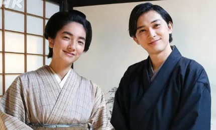 仁村紗和さんと吉沢亮さんの画像